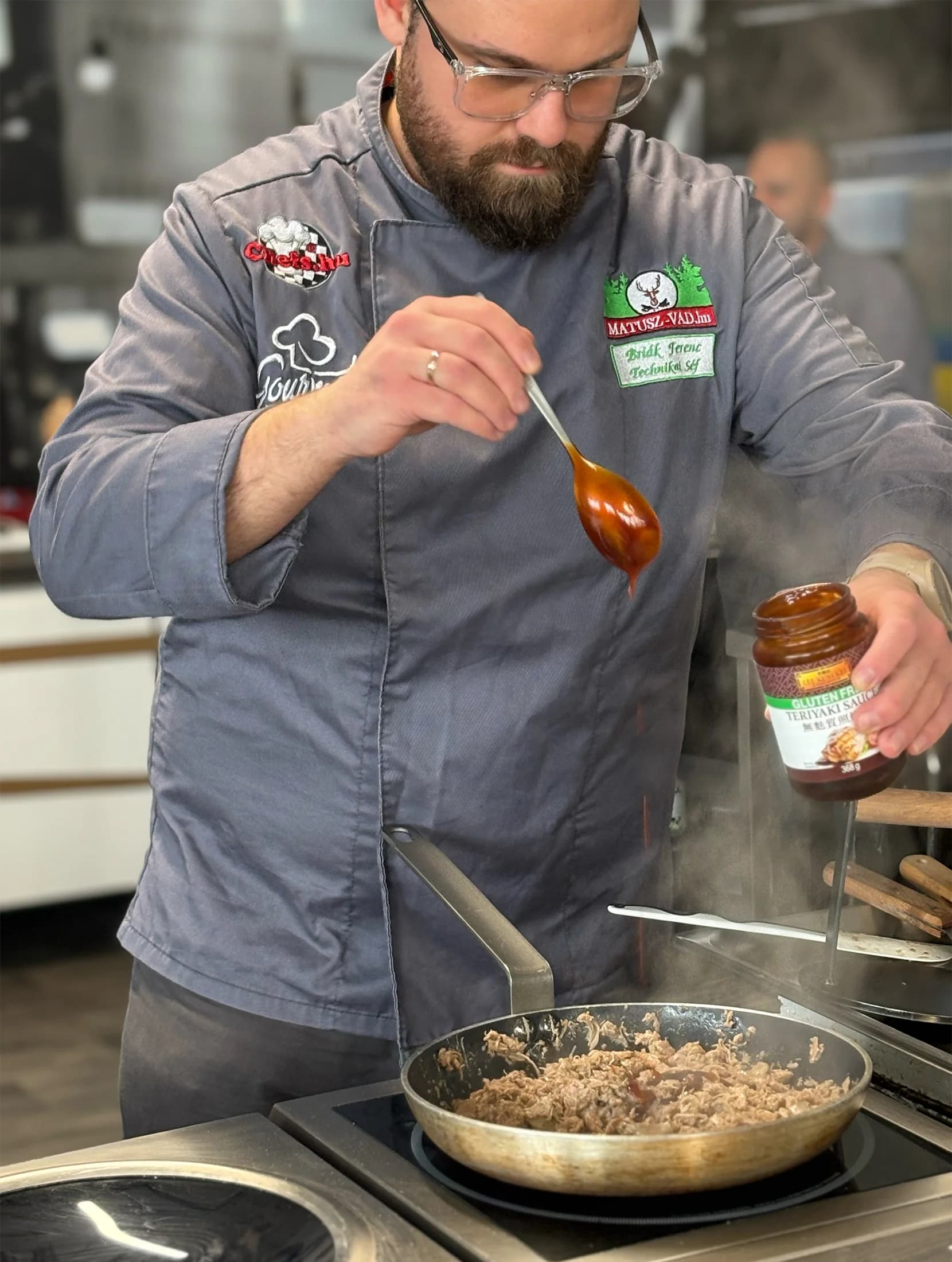 Šéfkuchár používa výrobok Gastro-Genius v profesionálnej kuchyni